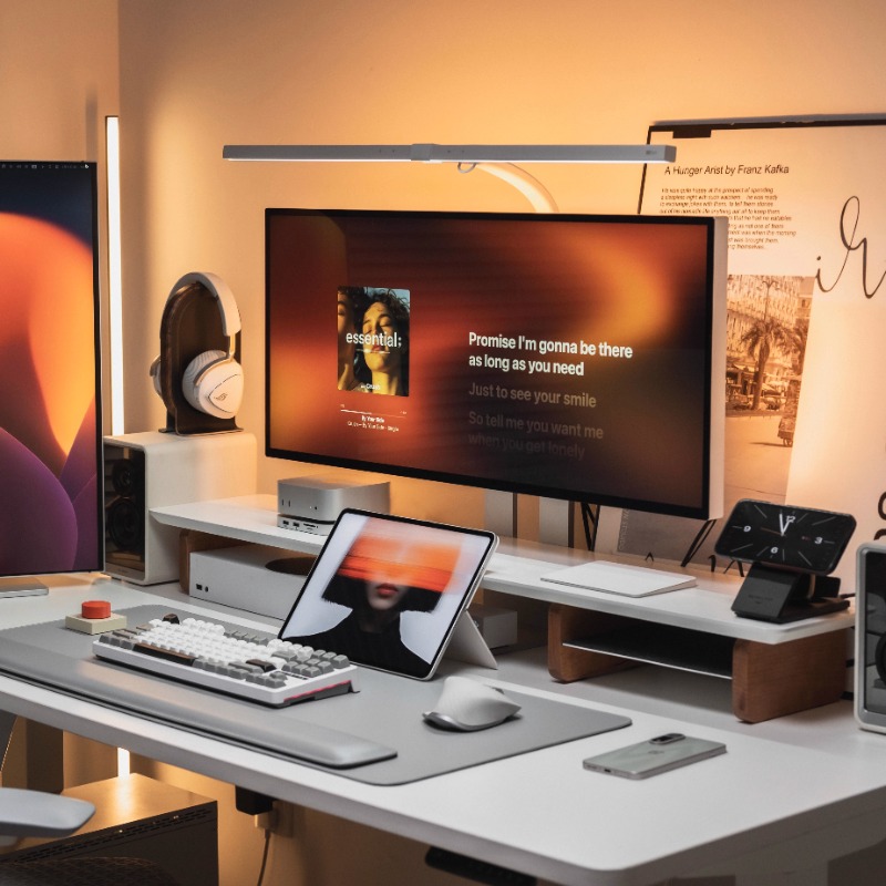 Supporto per monitor moderno S - Desk Setup Monitor And Laptop recensione e prezzo